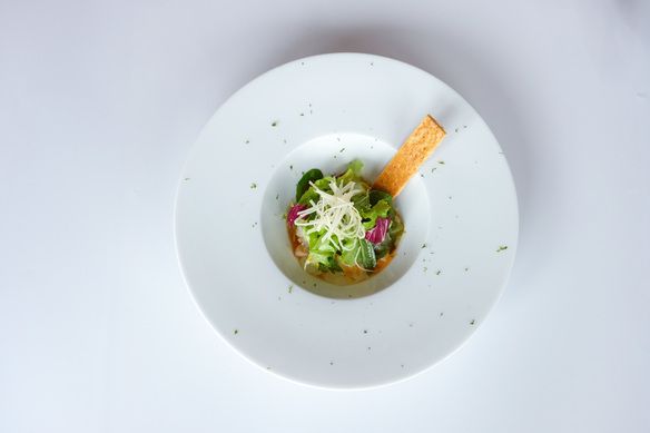 柚子の香る海の幸のマリネ　ナージュ仕立て 根セロリと林檎のムースリーヌ　ヘーゼルナッツのアクセント