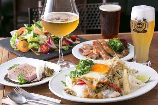 ２名様～ご利用いただけます★忘新年会におすすめ★自社醸造スワンレイクビールがなんと《全種類》！飲み放題★ハイボール・サワー・ワインも飲み放題でお得★お酒に合うこだわりのお食事も！＜スペシャルプラン＞