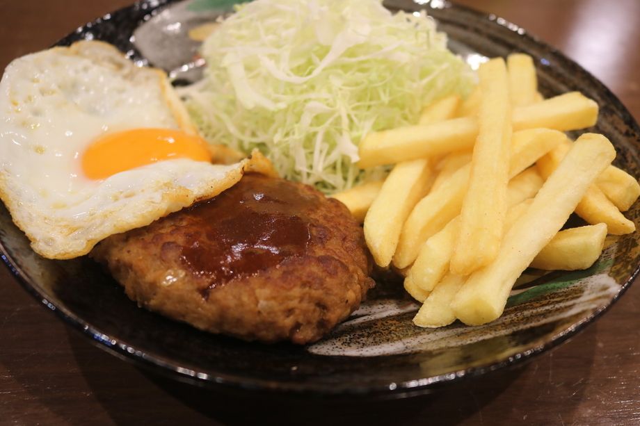 ハンバーグ定食（840）