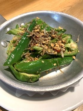 釜揚げしらすとジャンボししとうのぺぺロンチーノ