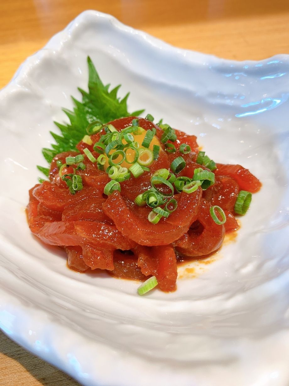 マグロのユッケ（600円）