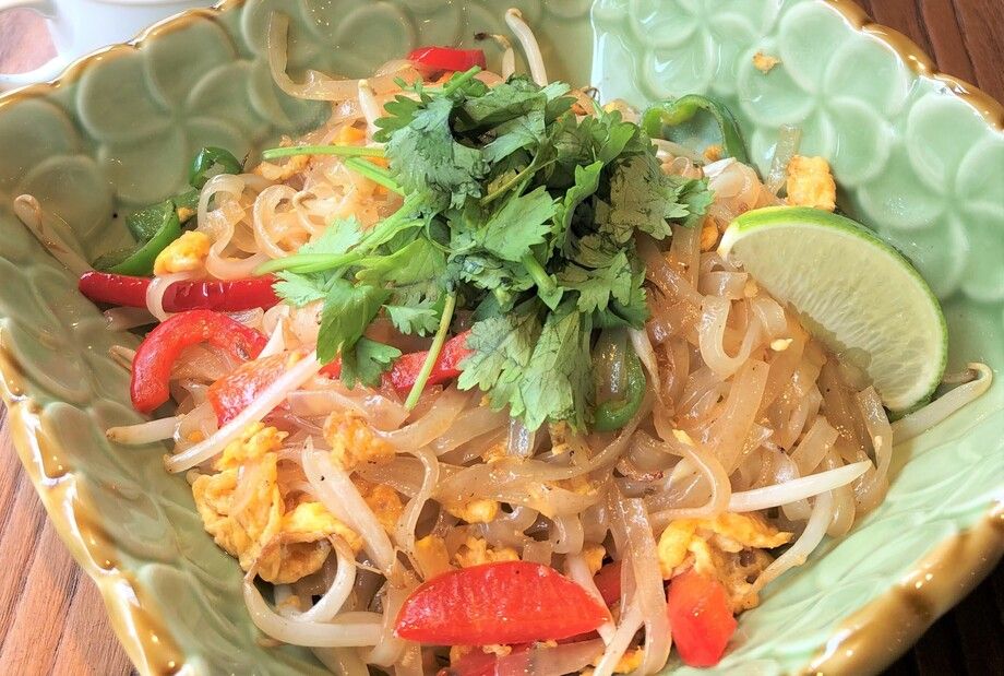 パッタイランチセット（サラダバー・スープバー付き）