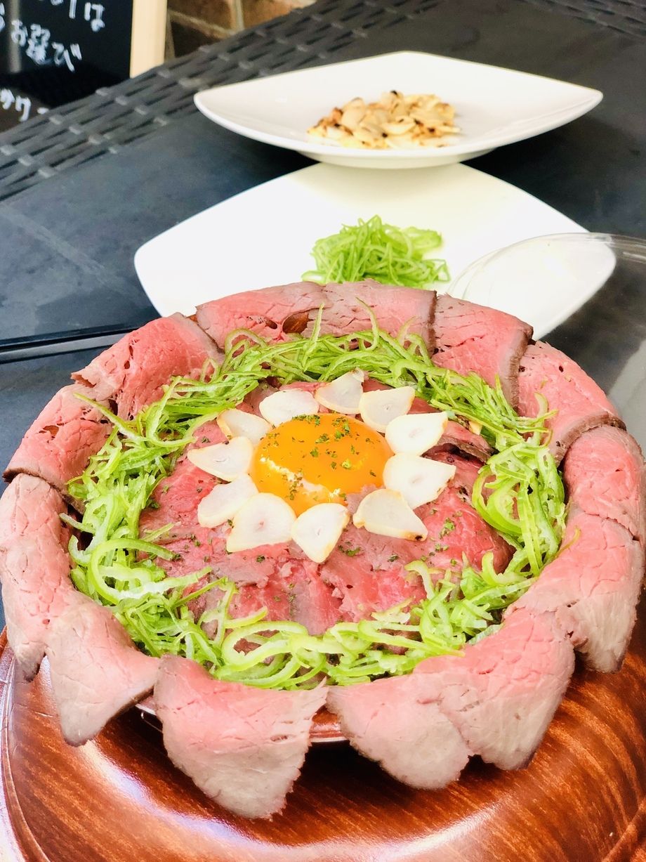 ローストビーフ丼　Roast Beef Bowl 