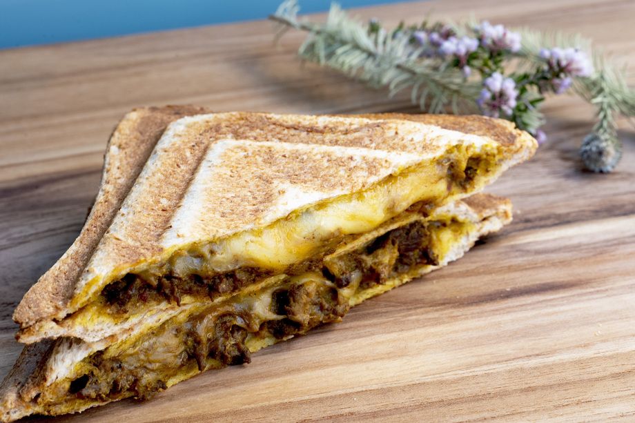 阿波黒牛のキーマカレーサンド Awakuro-Beef Keema Curry