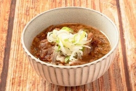 牛すじ煮込み（800円（税抜727円））