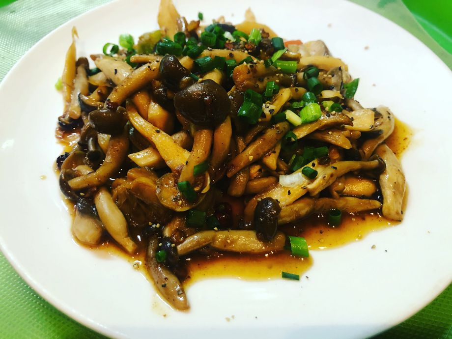 キノコのガーリックバター炒め