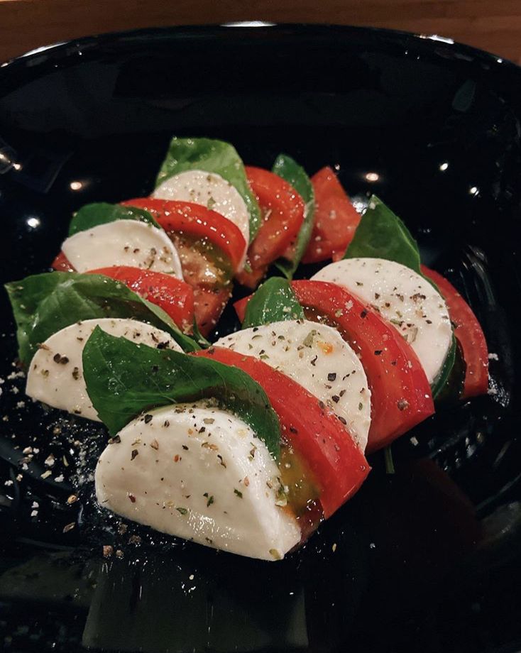 トマトとモッツァレラのカプレーゼ