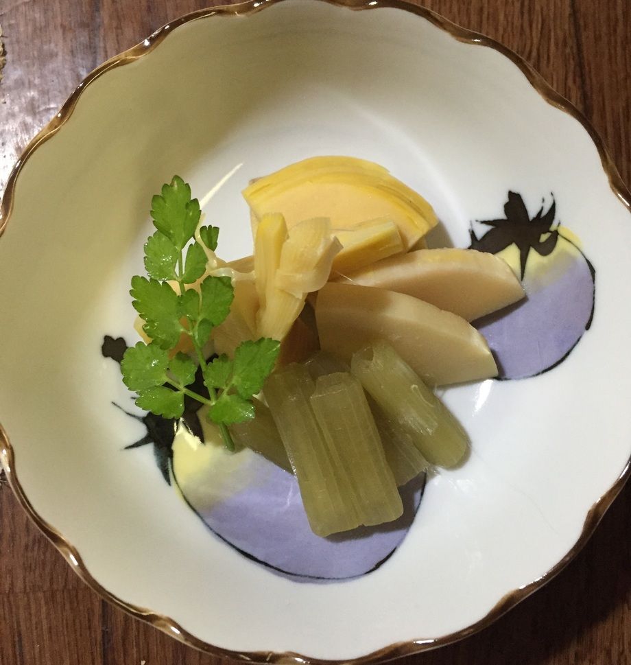 旬の筍と蕗の炊き合わせです。（500〜）