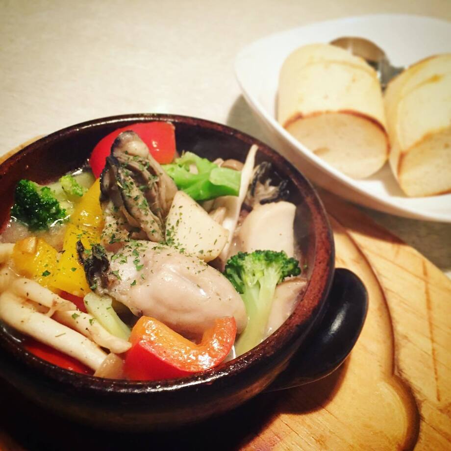 牡蠣のアヒージョ（890円）