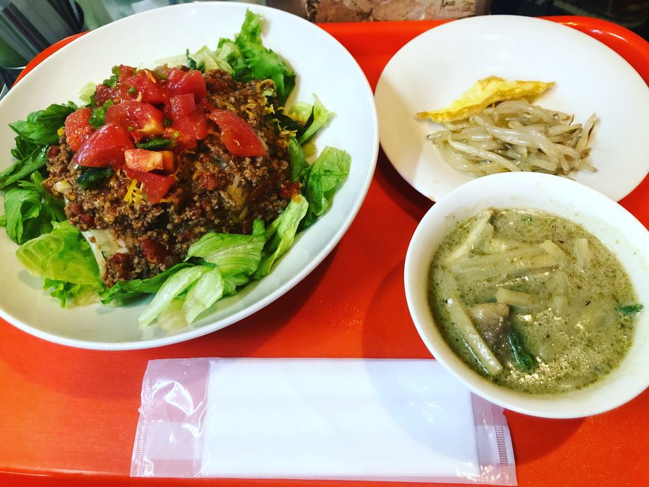 タコライスとミニグリーンカレースープ