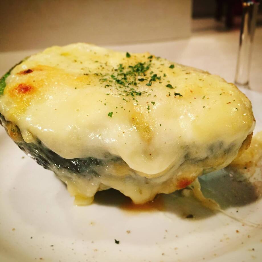 丸ごとアボカドのチーズ焼き（480円）