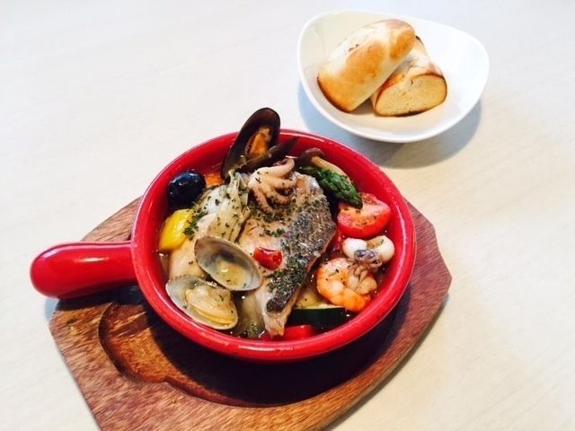 海のアヒージョ（アクアパッツァ風）（1580円）