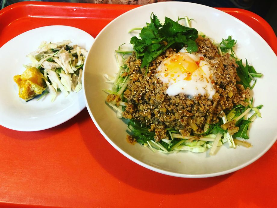 温玉のせ坦々丼