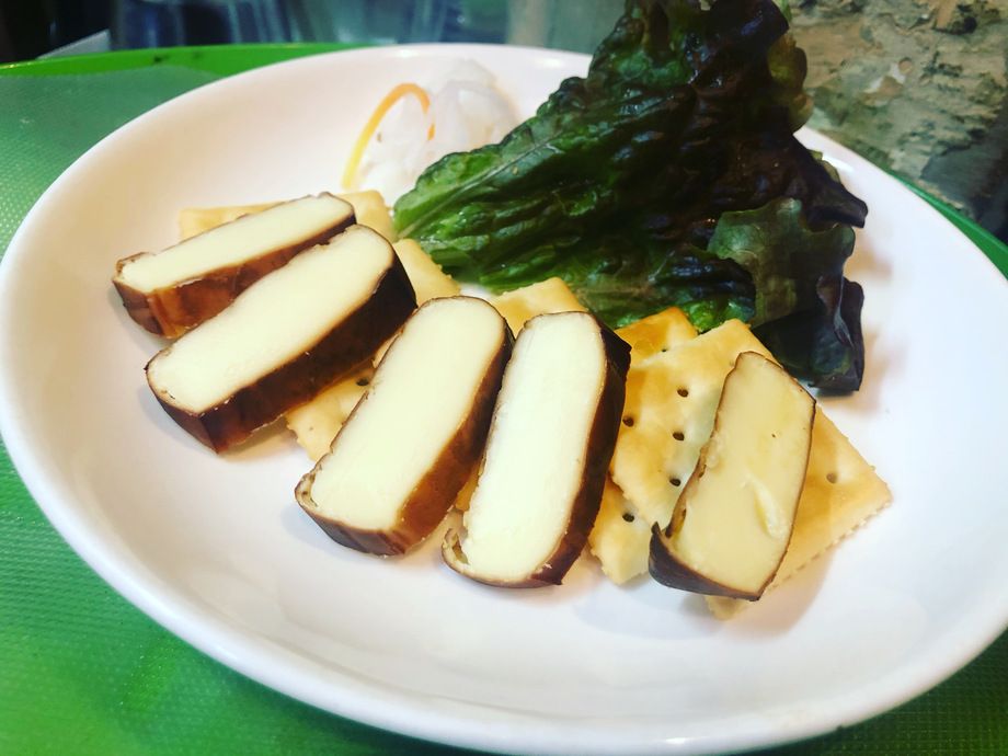 スモークチーズwithクラッカー