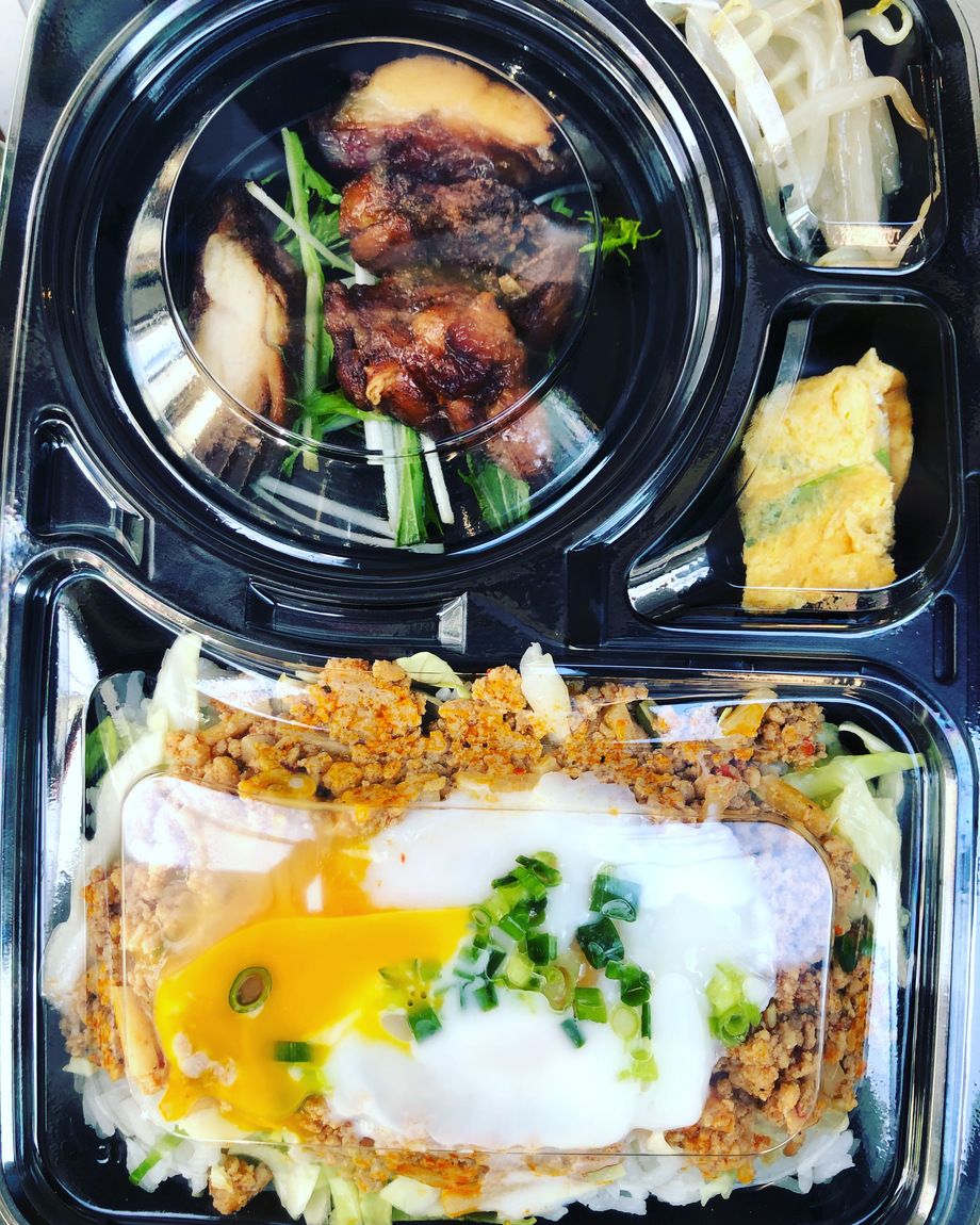 温玉のせ坦々丼弁当