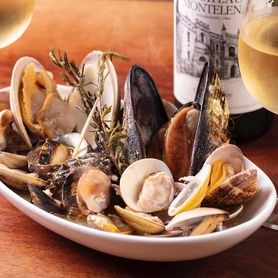 生簀直送！活貝の白ワイン蒸し
