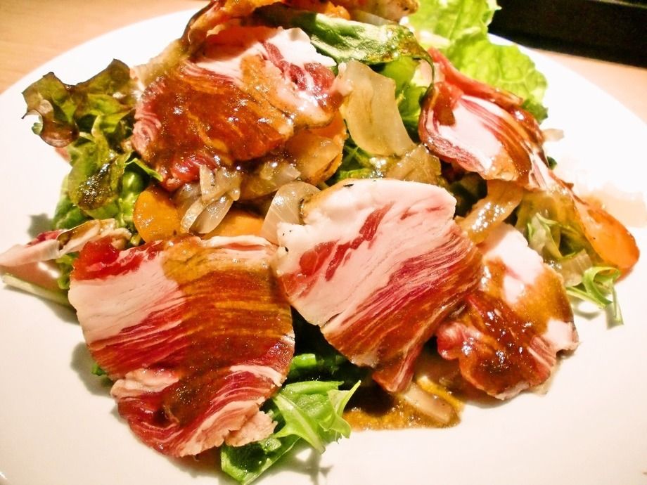 自家製イベリコ豚の燻製サラダ