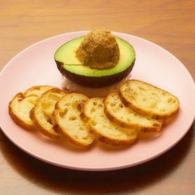 アボカド肉味噌ディップ