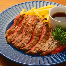 牛赤身ステーキ（150g）特製オニオンソース