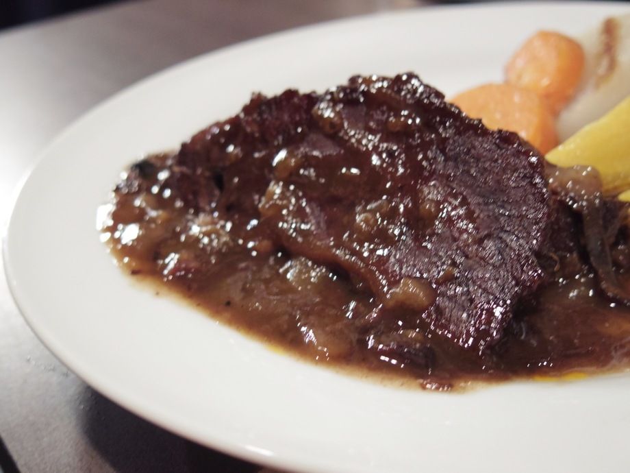 牛ほほ肉のビール煮込み