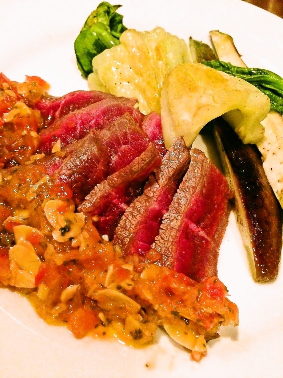 本日の熟成肉　季節野菜を添えて