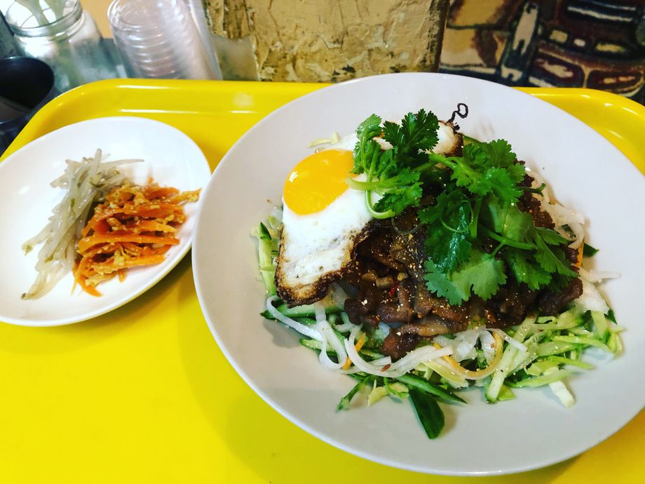 ベトナム風豚丼 目玉焼きトッピング