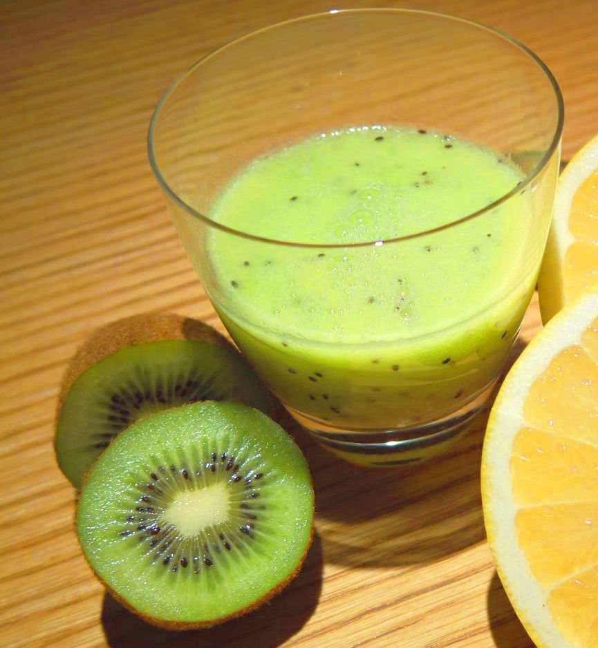 まるごとキウイのカクテル