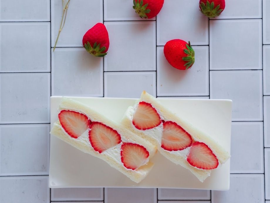 甘酸っぱくて可愛い！イチゴサンド