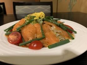 サーモンのカルパッチョ風サラダ