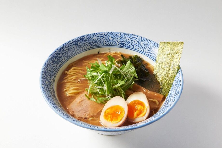 半熟煮玉子芳醇あごだし醬油らーめん