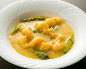 黄色いエビチリ