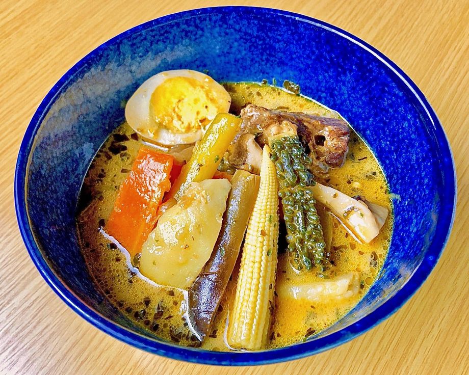 軟骨ソーキと島野菜のスープカレー（1200）