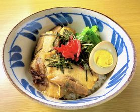 本場沖縄のラフテー丼(お吸い物付き)