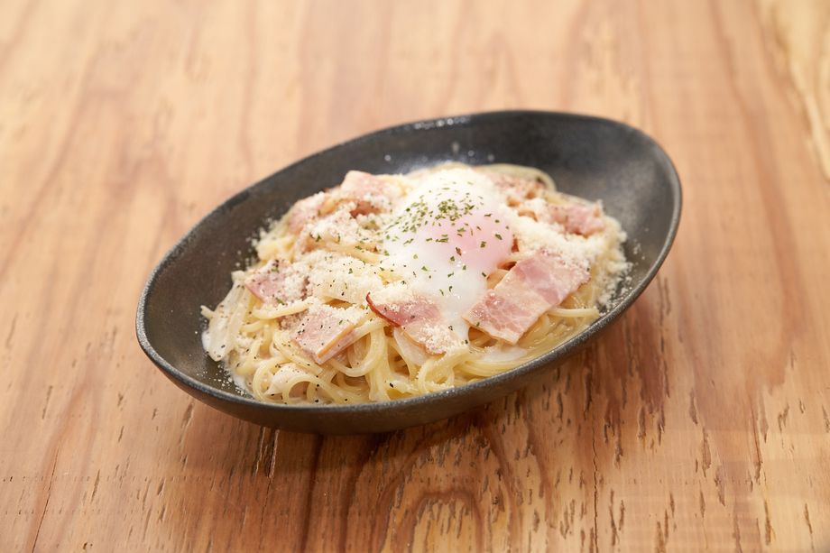 温泉卵とベーコンのクリームパスタ