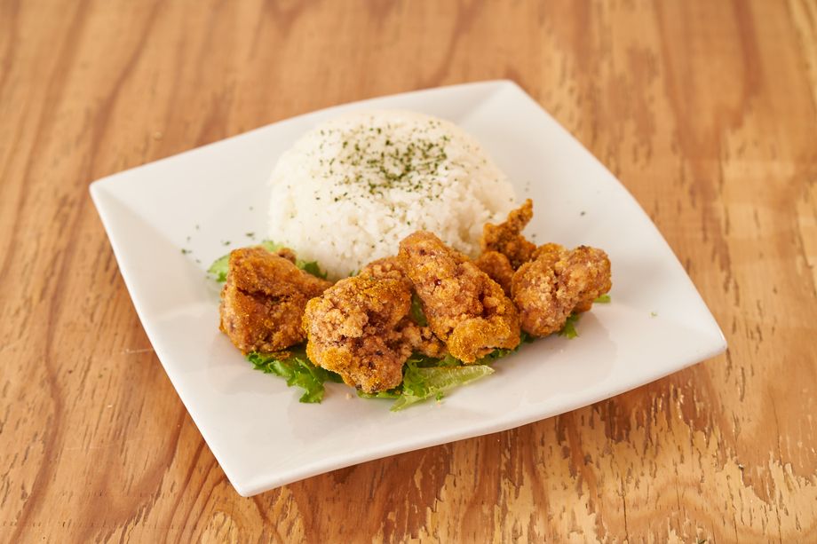 カレー唐揚げのプレート