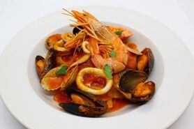 魚介たっぷりアメリケーヌソースパスタ