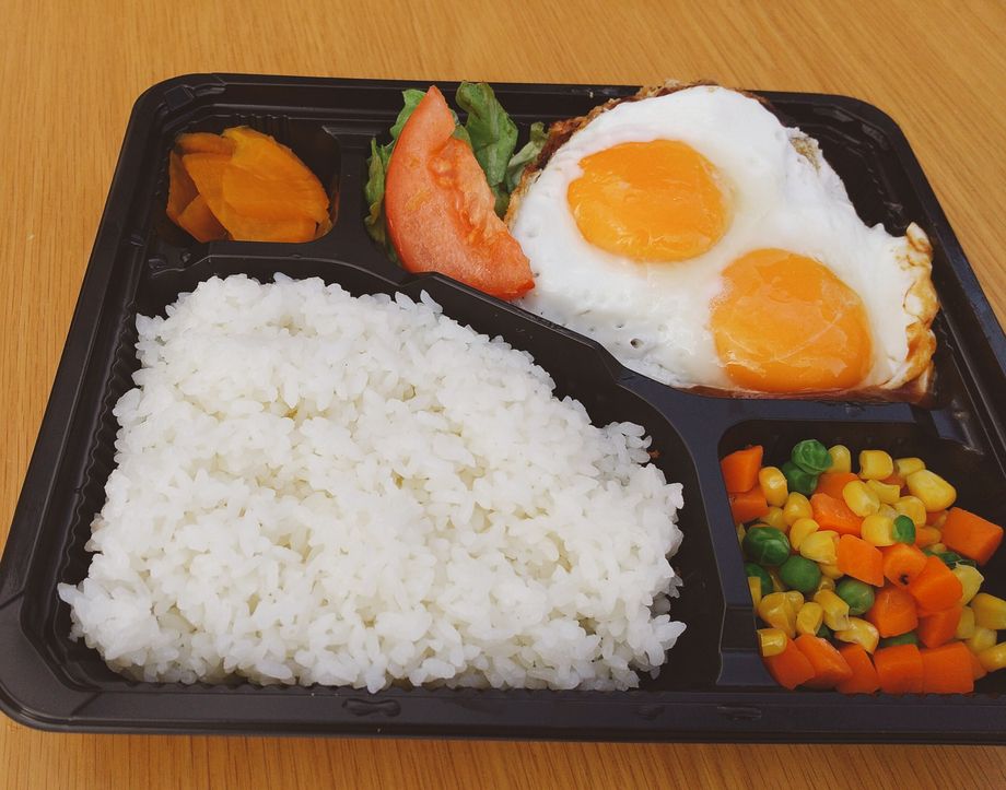 目玉焼きバーグ弁当