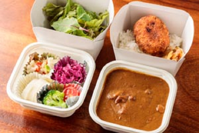 22　メンチコロッケカレー　ローストビーフ付き　弁当（3320円）