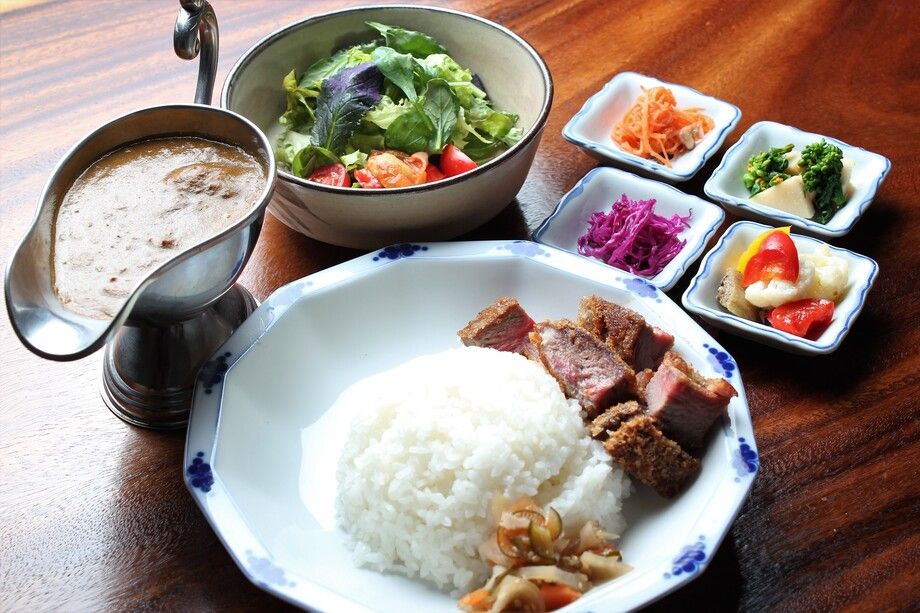 3　人気No.２　天使の羽根　カツカレー　弁当（3320円）