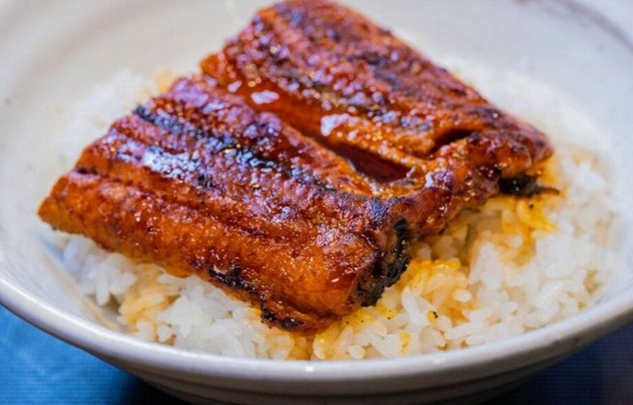 33　うな丼　1/2　ハーフサイズ　弁当（2320円）