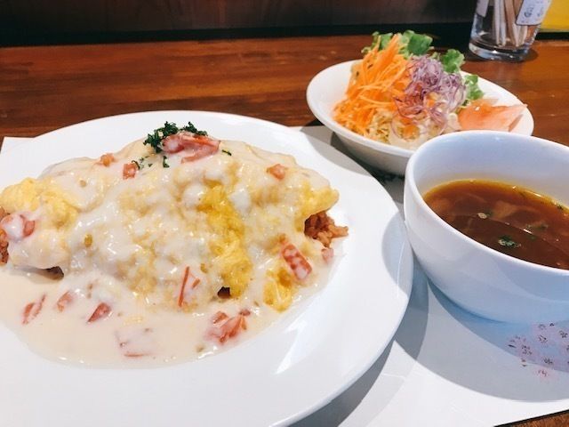 オムライスホワイトソース