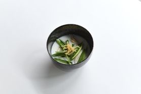 ニラと刻み生姜の水餃子