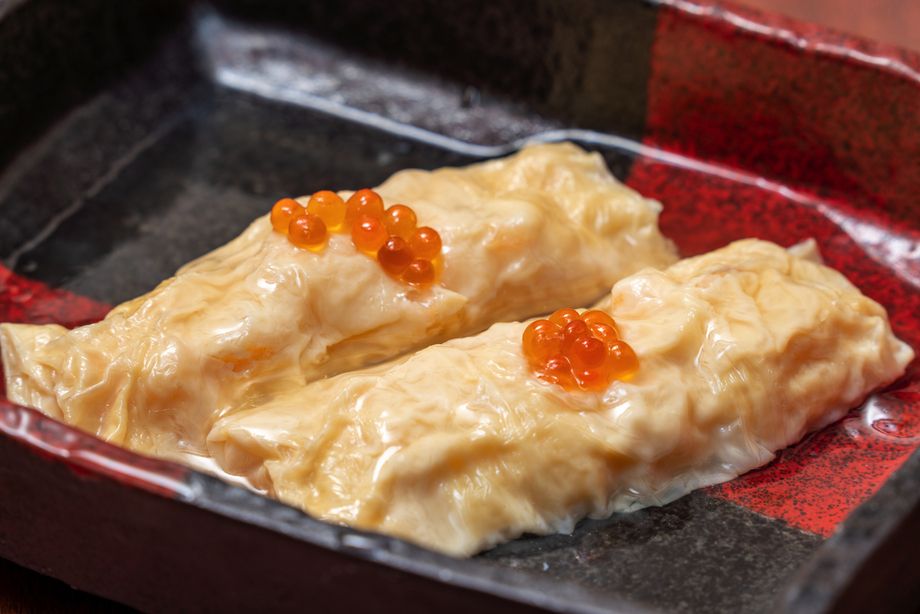 海老の湯葉巻き　京出汁あんかけ（900円）