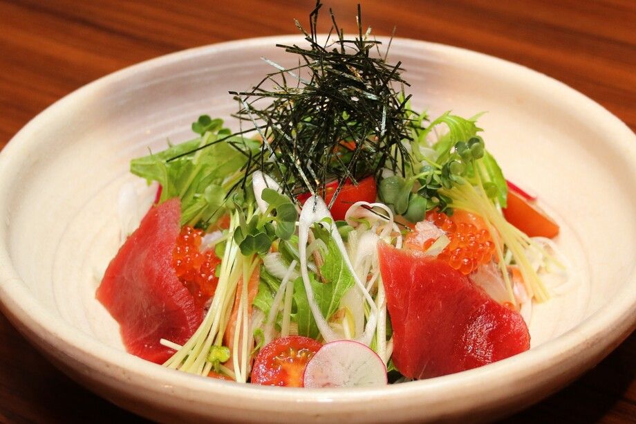 まぐろ商店　海鮮サラダ