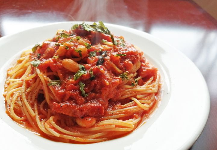 パンチェッタ[西産デュロック豚・生ベーコン]と白インゲン豆のトマトソース 