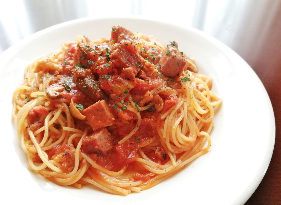 伊産乳飲み仔牛とキノコのトマトソース