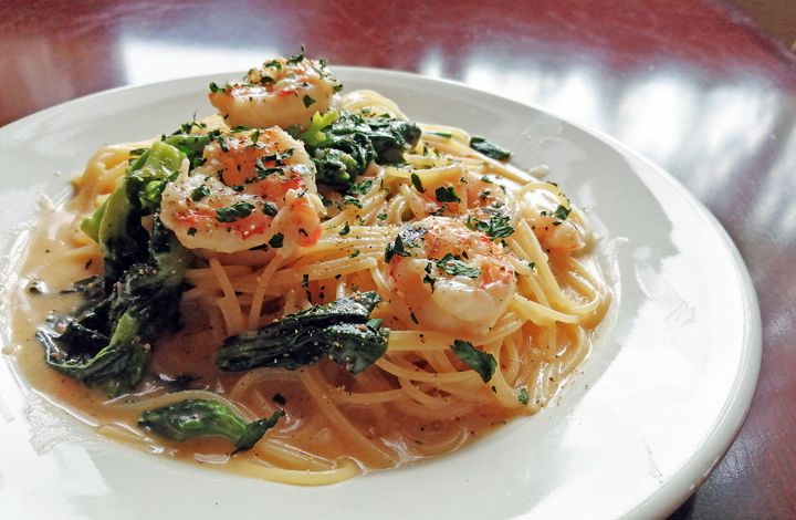 小エビと青菜のクリームソース