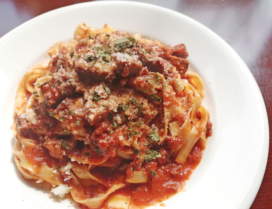 道産牛ホホ肉と道産豚ホホ肉のラグー・自家製タリアテッレ 又は、 スパゲッティ  