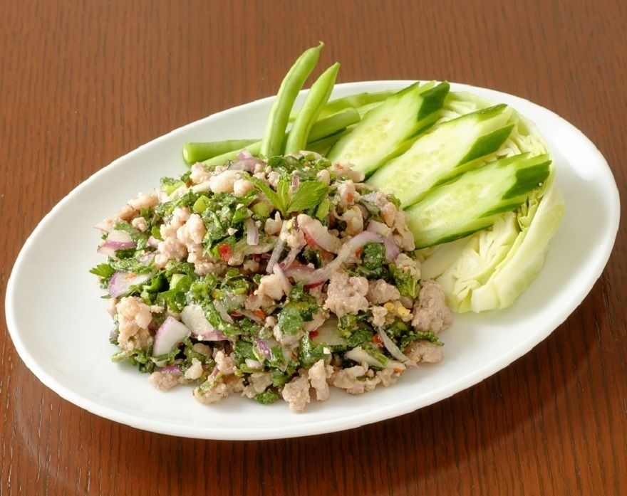 鶏もも肉のパクチー和え（ラープガイ）