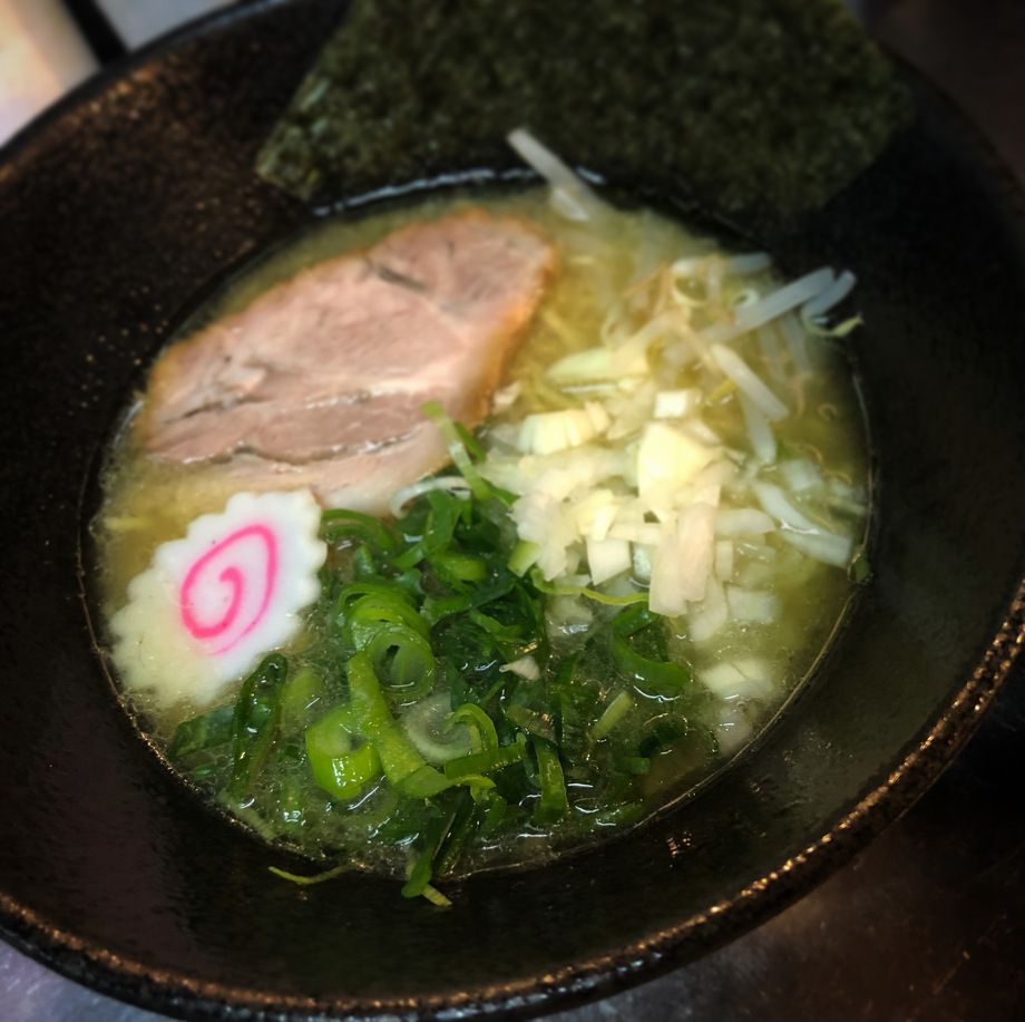 豚骨しおラーメン（並880(税込)）